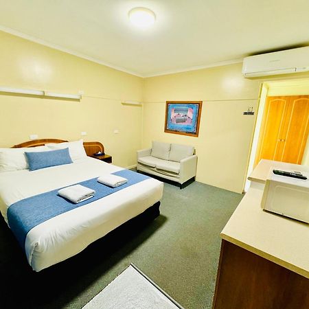 Ardeanal Motel West Wyalong Bagian luar foto