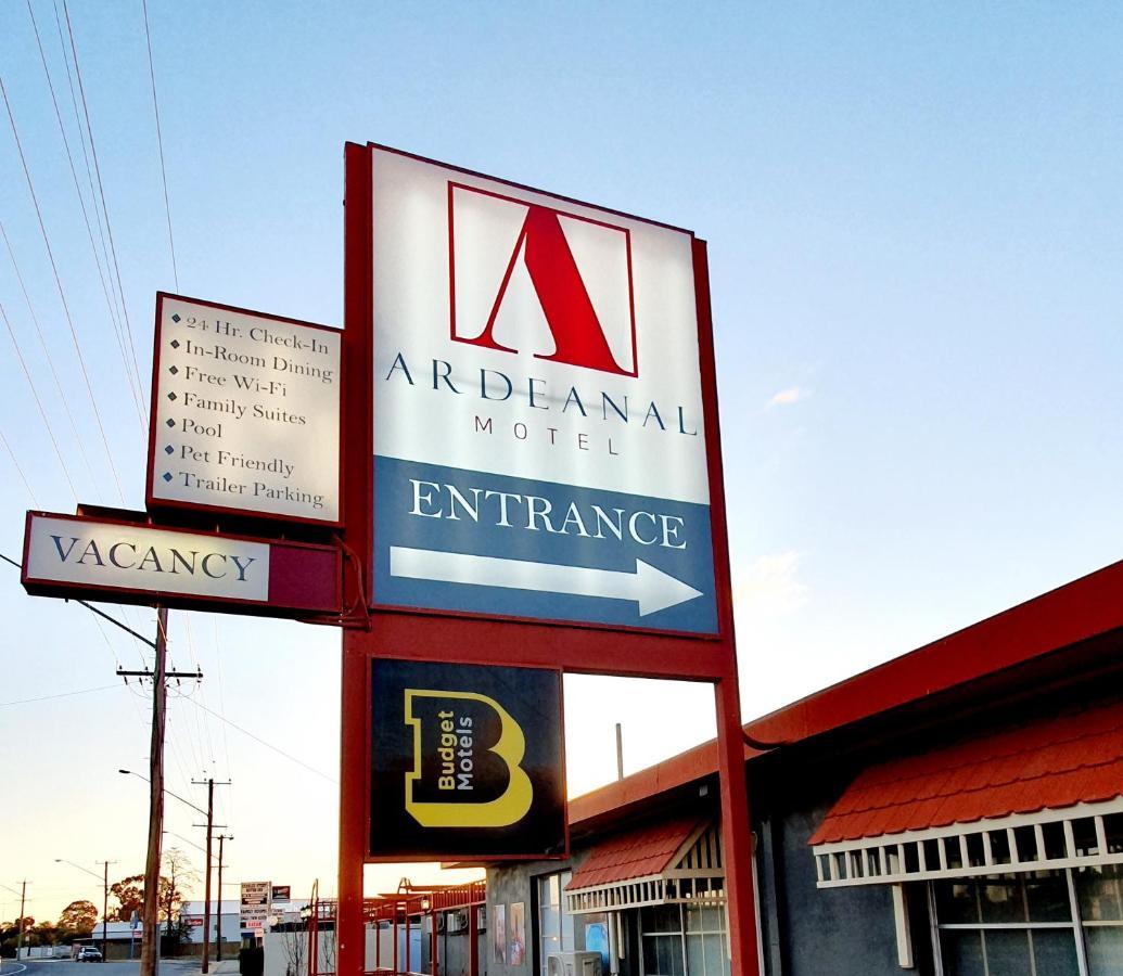 Ardeanal Motel West Wyalong Bagian luar foto