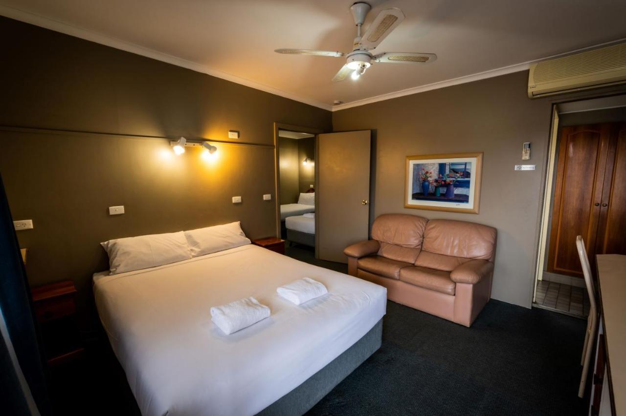 Ardeanal Motel West Wyalong Bagian luar foto