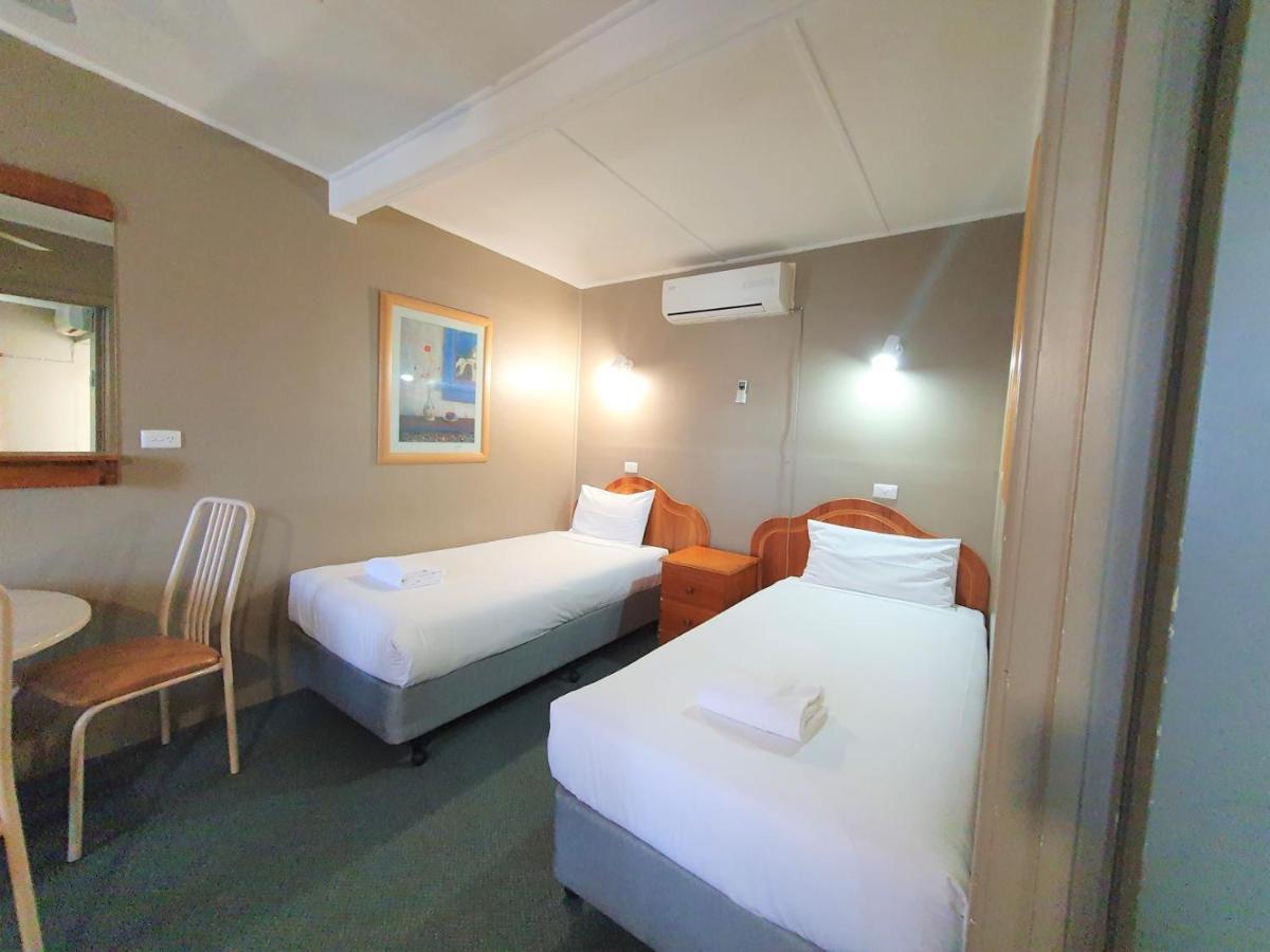 Ardeanal Motel West Wyalong Bagian luar foto