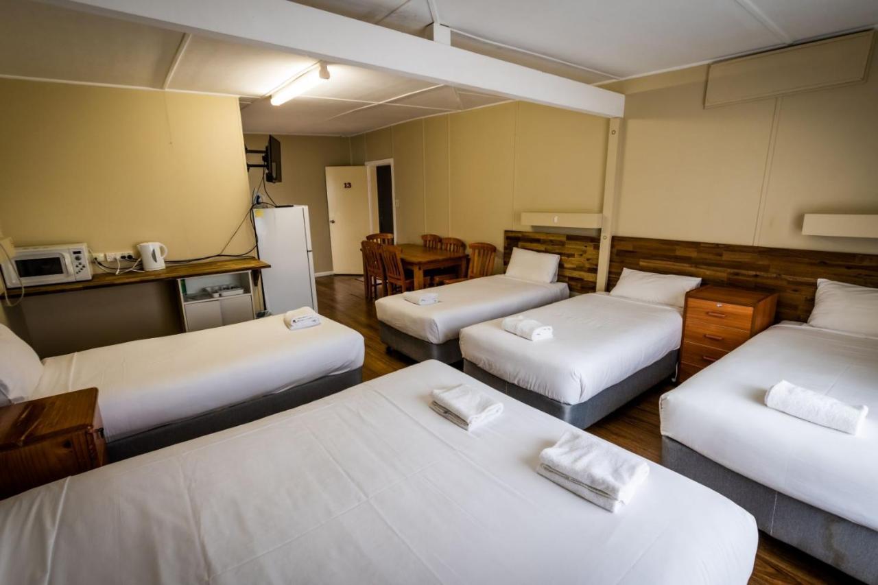 Ardeanal Motel West Wyalong Bagian luar foto
