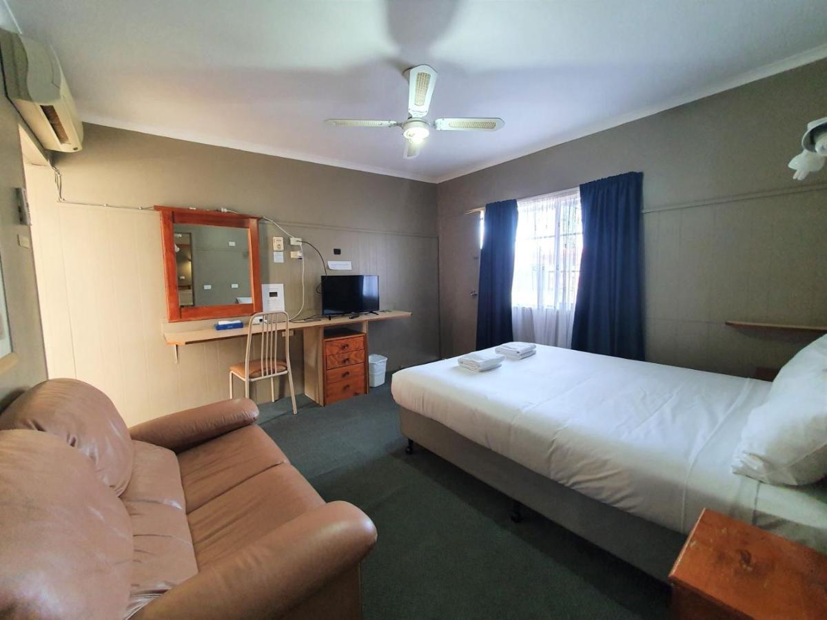 Ardeanal Motel West Wyalong Bagian luar foto