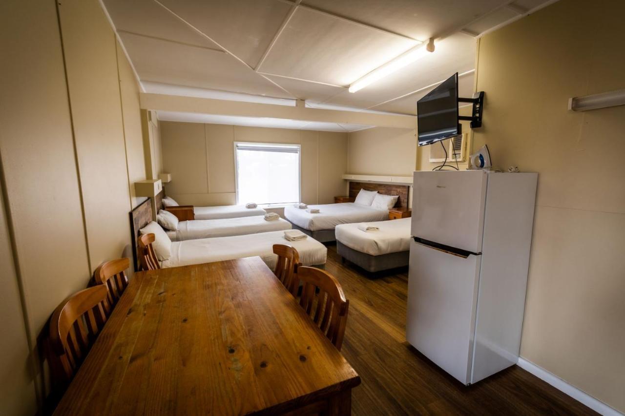 Ardeanal Motel West Wyalong Bagian luar foto