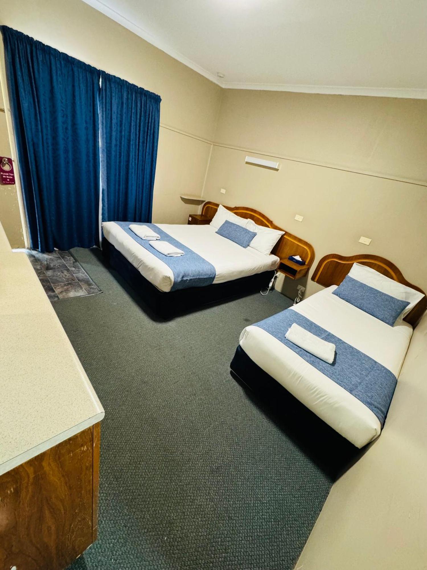 Ardeanal Motel West Wyalong Bagian luar foto