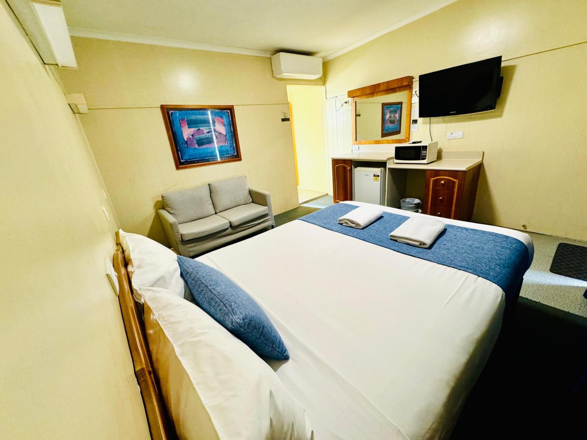 Ardeanal Motel West Wyalong Bagian luar foto
