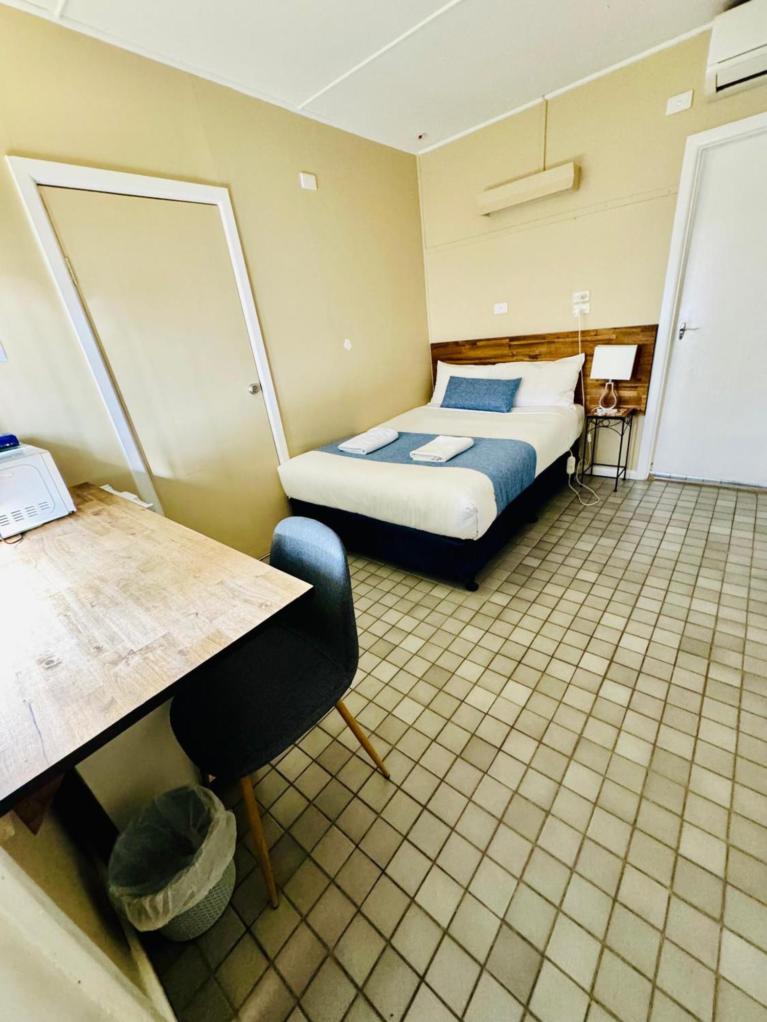 Ardeanal Motel West Wyalong Bagian luar foto