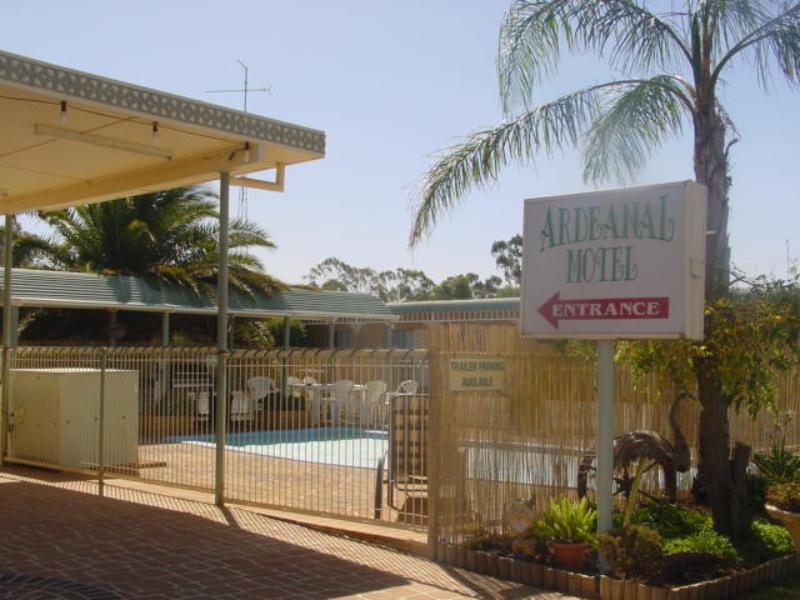 Ardeanal Motel West Wyalong Bagian luar foto