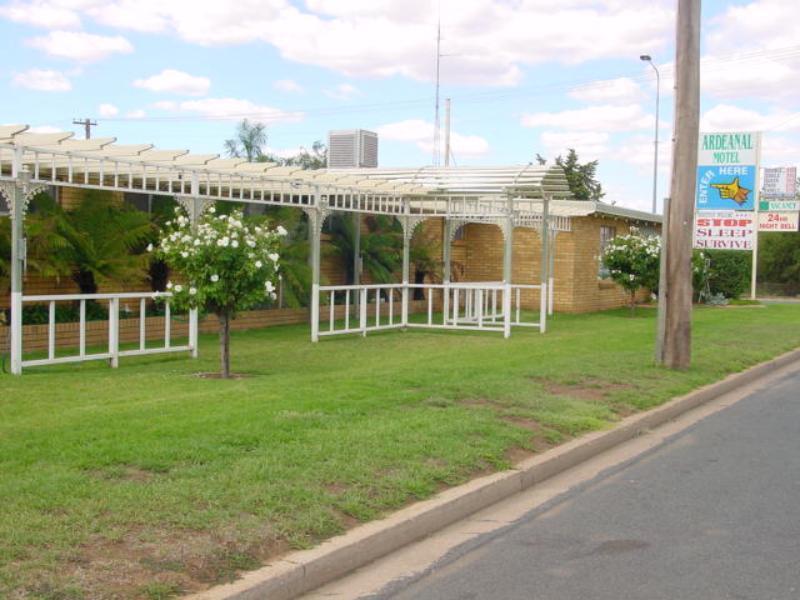 Ardeanal Motel West Wyalong Bagian luar foto