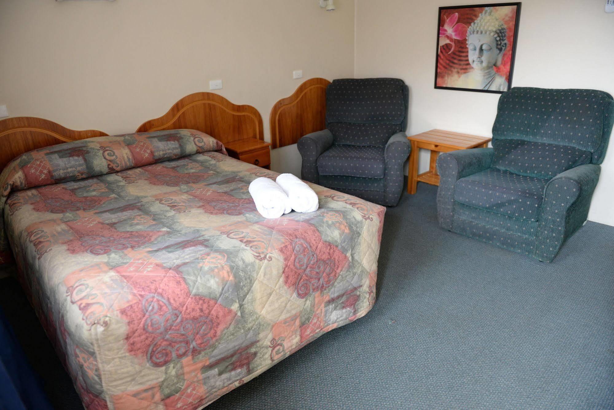Ardeanal Motel West Wyalong Bagian luar foto