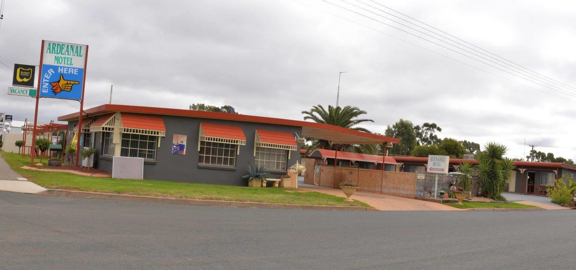 Ardeanal Motel West Wyalong Bagian luar foto